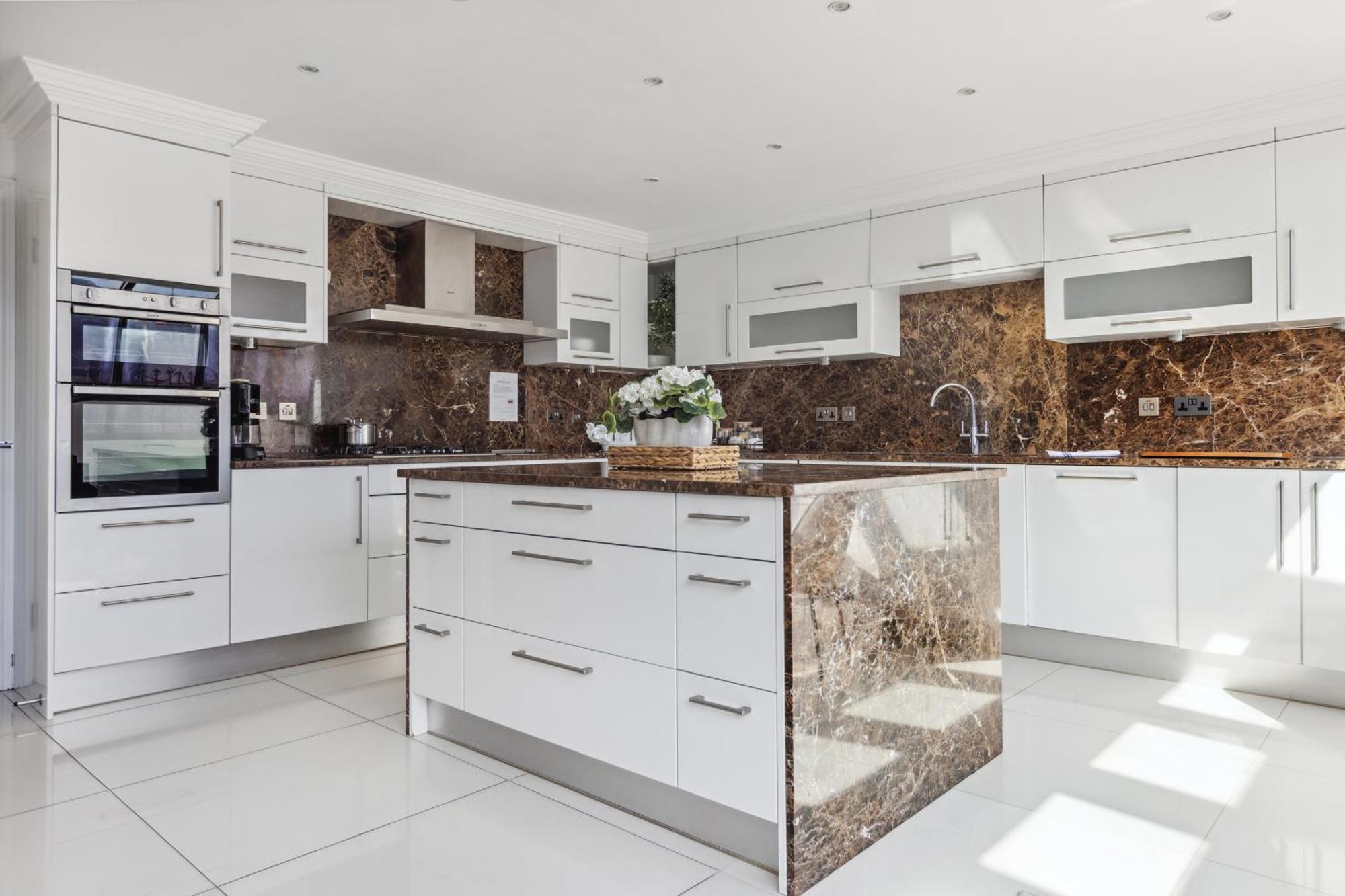 Aparthotel Mayfair House 5*