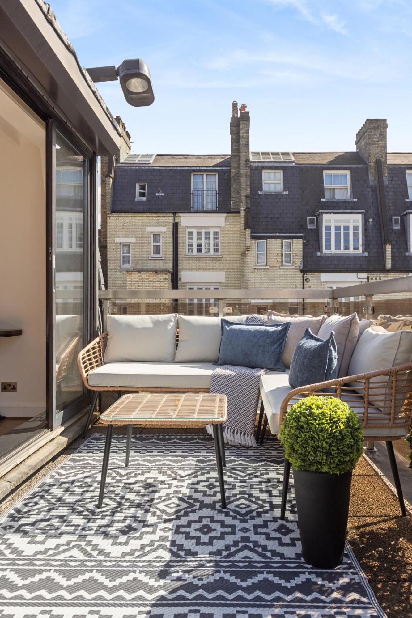 Mayfair House Aparthotel